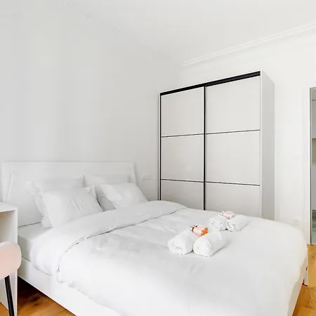 Parisian Elegance - Luxury In Daumesnil