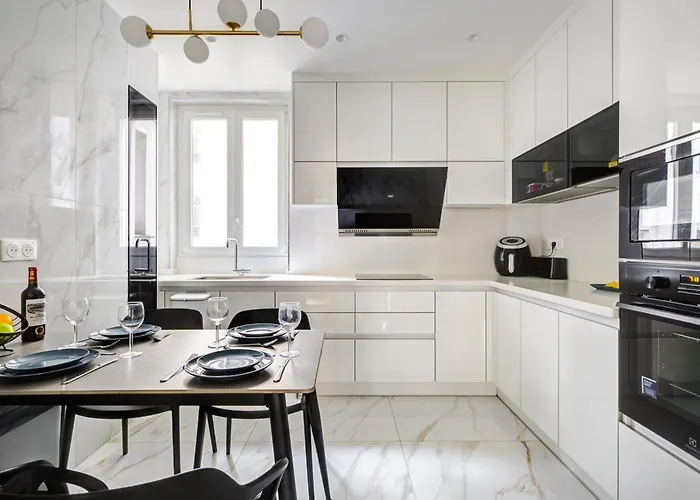Parisian Elegance - Luxury In Daumesnil Paris