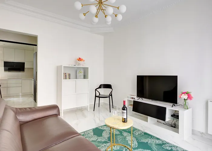 Parisian Elegance - Luxury In Daumesnil Apartment